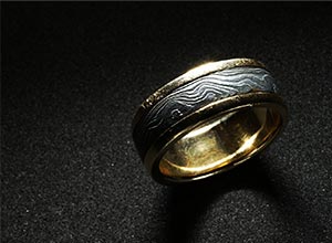 Snubny prsten z ocele